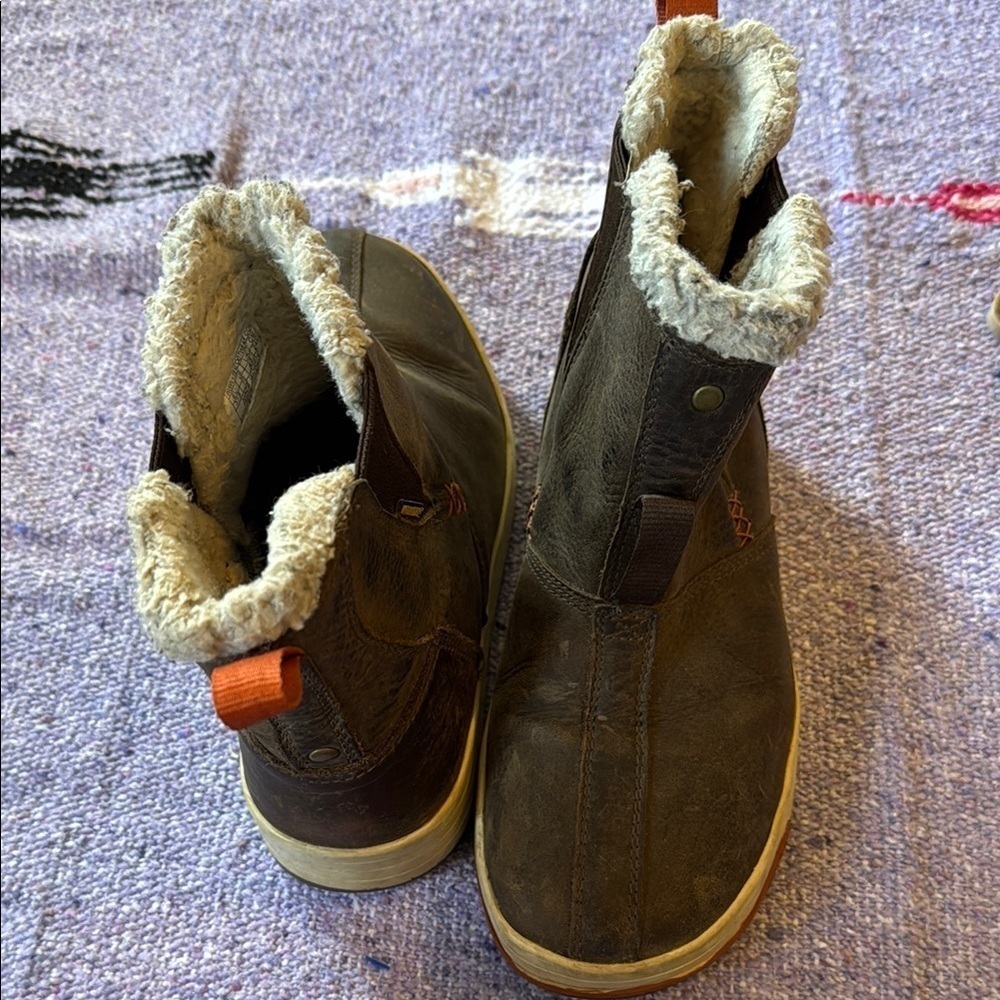 🍍 Keen Snowmass Mid waterproof Nubuck pull on brown winter snow boots size 7🍍